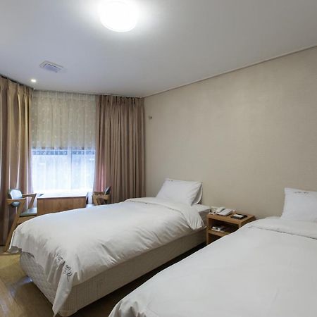 Elin Hotel Jeju Exteriör bild